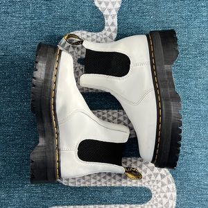 DR. MARTENS | 2976 PLATFORM CHELSEA BOOTS WHITE